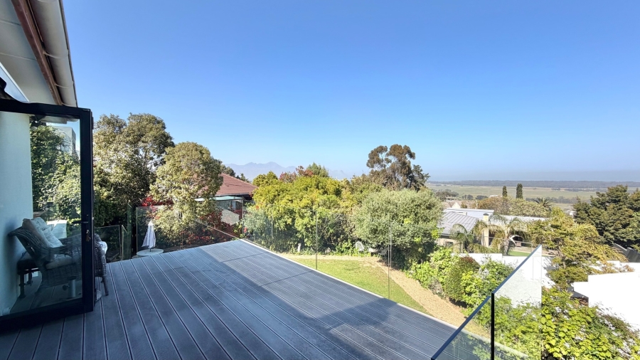 4 Bedroom Property for Sale in Heldervue Western Cape